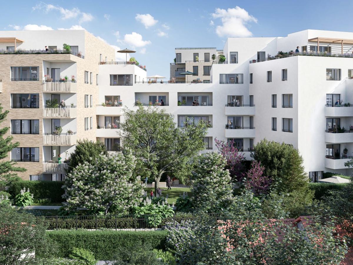 Perspective de la résidence Verdalys&nbsp;: façades blanches et briques claires, terrasses et jardin intérieur arboré